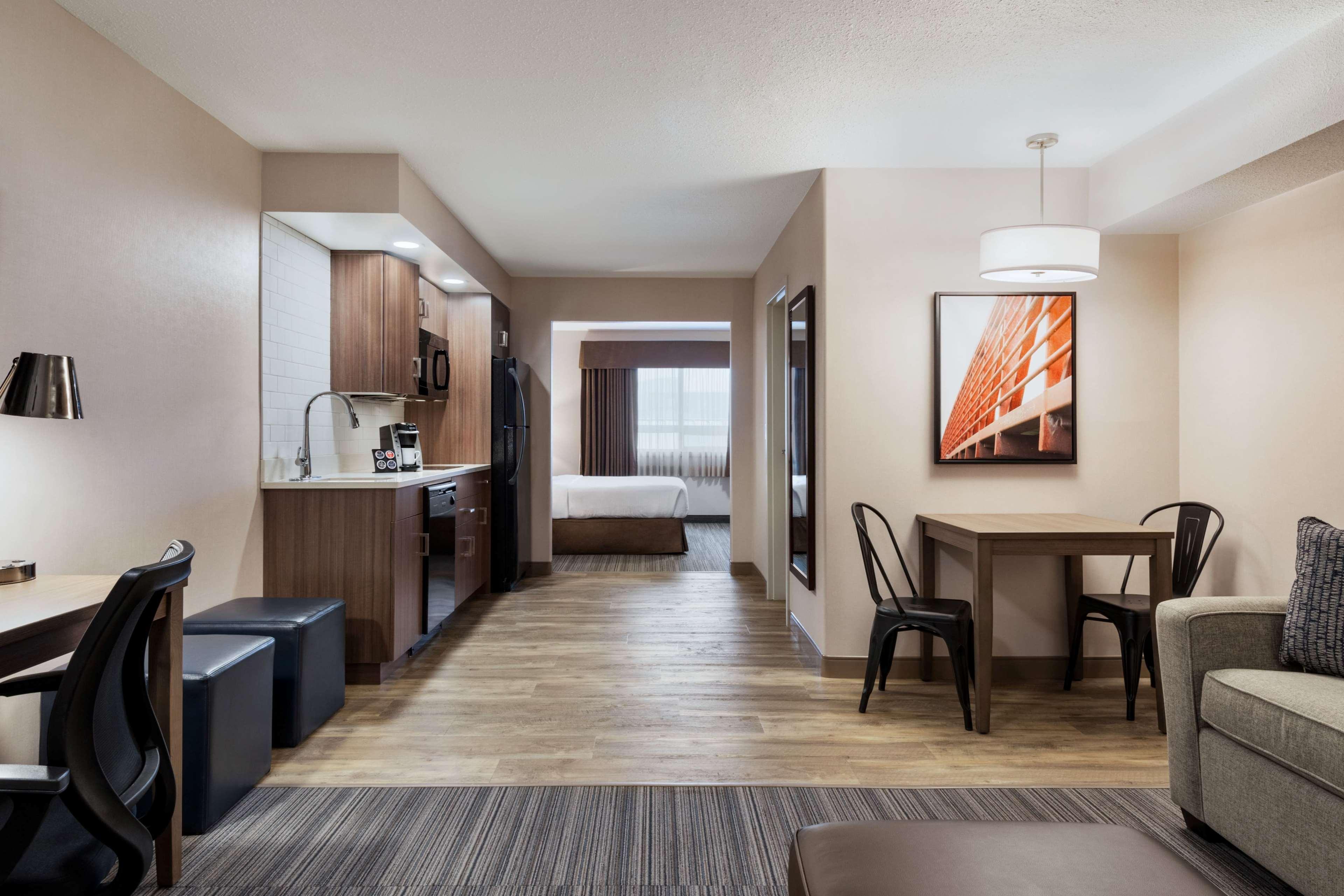Canalta Airdrie Exterior photo